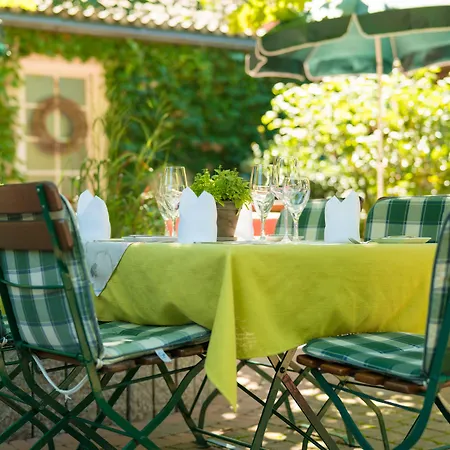 Pflugwirts Und Hotel