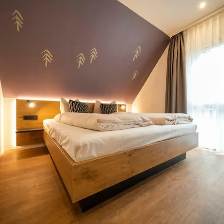Отель Pflugwirts Und 3*